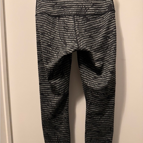 Lululemon leggings. Size 6. - Picture 2 of 3